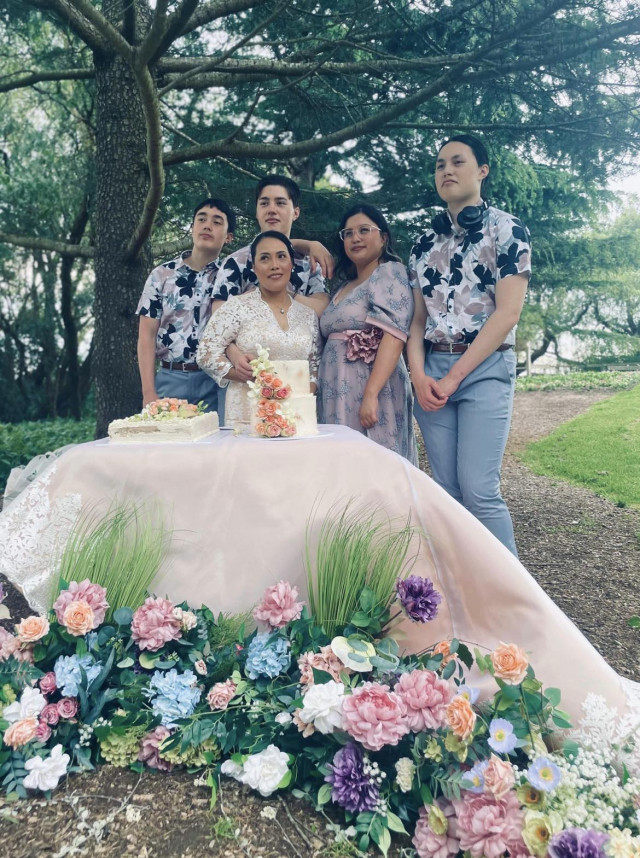 Cake table arrangements