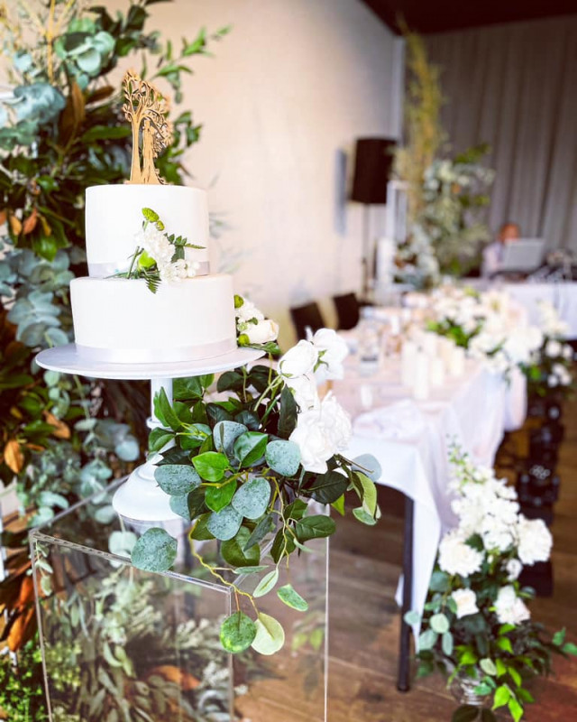 Cake arrangements